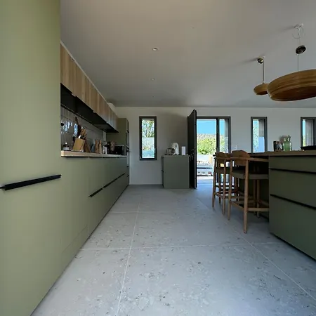 Bohemian With Heated Pool Near Villa Lecci