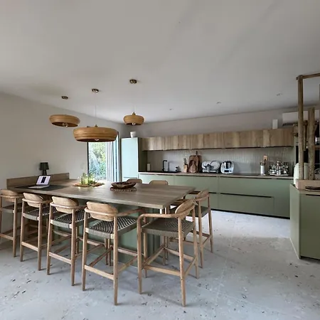 Bohemian With Heated Pool Near Lecci