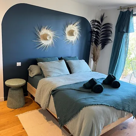 Villa Bohemian With Heated Pool Near Lecci