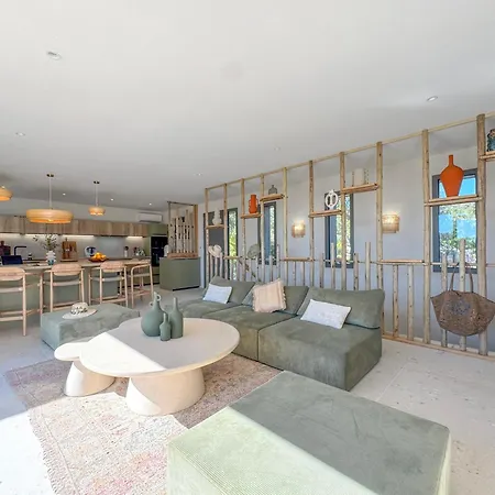 Villa Bohemian With Heated Pool Near Lecci