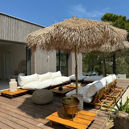 Villa Bohemian With Heated Pool Near *