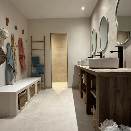 Bohemian With Heated Pool Near Villa Lecci