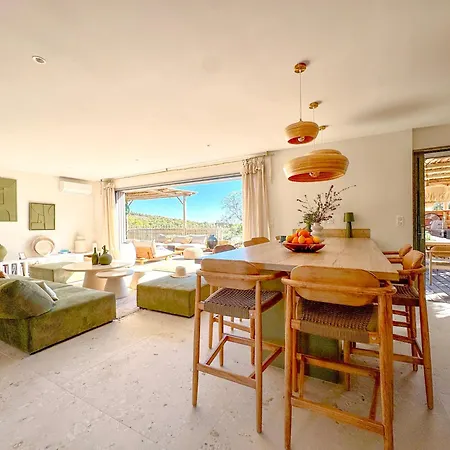 Villa Bohemian With Heated Pool Near