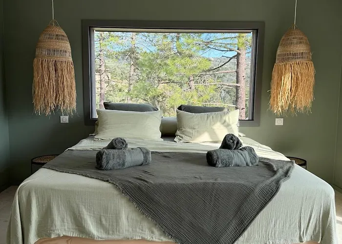 Bohemian With Heated Pool Near