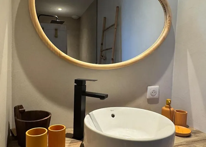 Villa Bohemian With Heated Pool Near