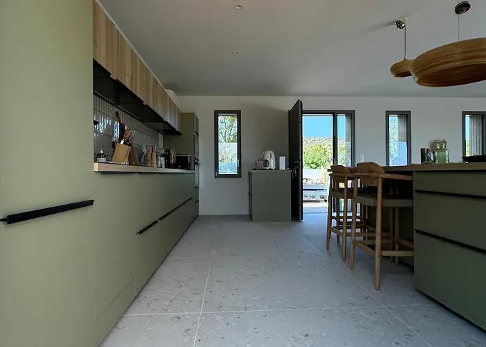 Bohemian With Heated Pool Near Villa Lecci