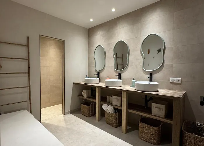 Bohemian With Heated Pool Near *