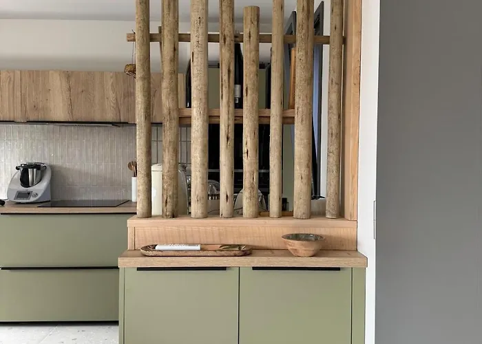 Villa Bohemian With Heated Pool Near