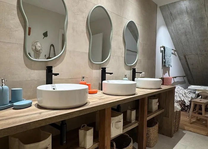 Bohemian With Heated Pool Near Lecci