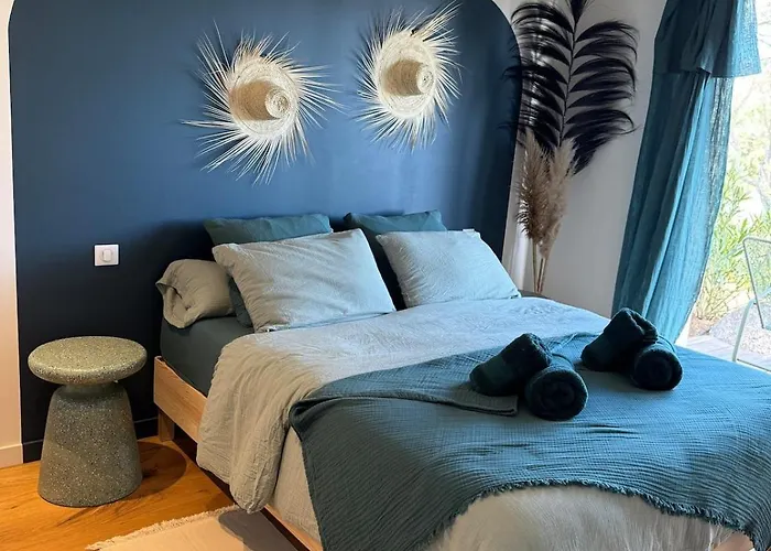 Villa Bohemian With Heated Pool Near Lecci