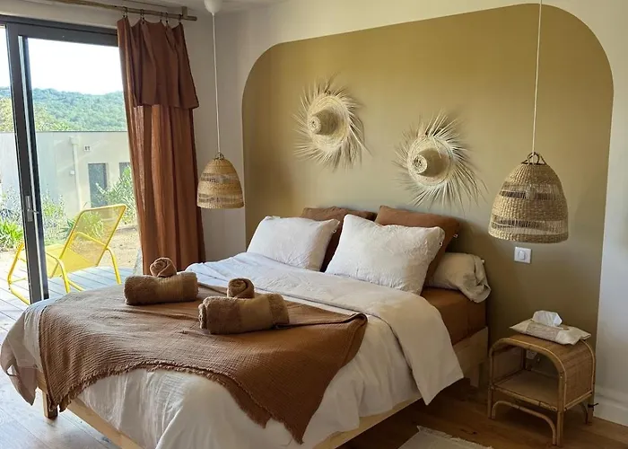 Bohemian With Heated Pool Near Villa Lecci