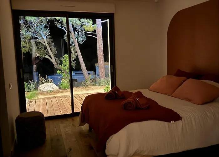 Bohemian With Heated Pool Near Villa