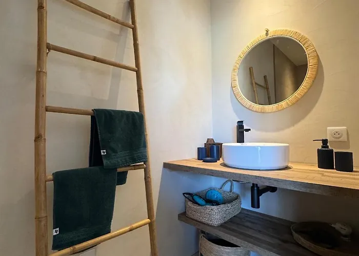 Villa Bohemian With Heated Pool Near