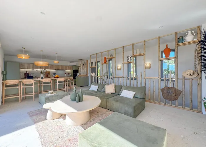 Villa Bohemian With Heated Pool Near Lecci