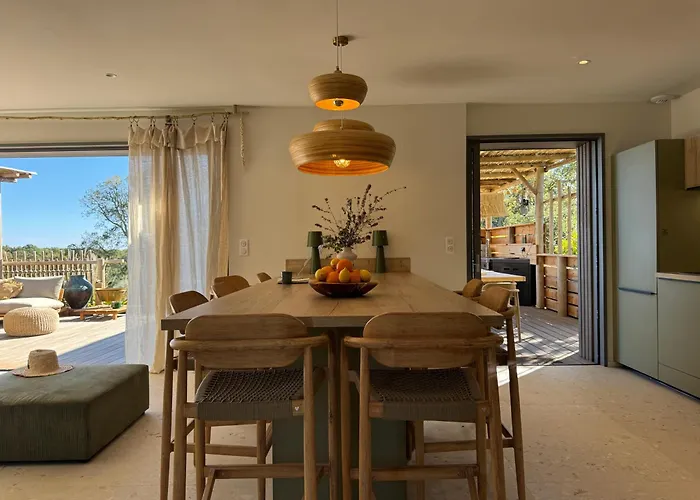 Villa Bohemian With Heated Pool Near *